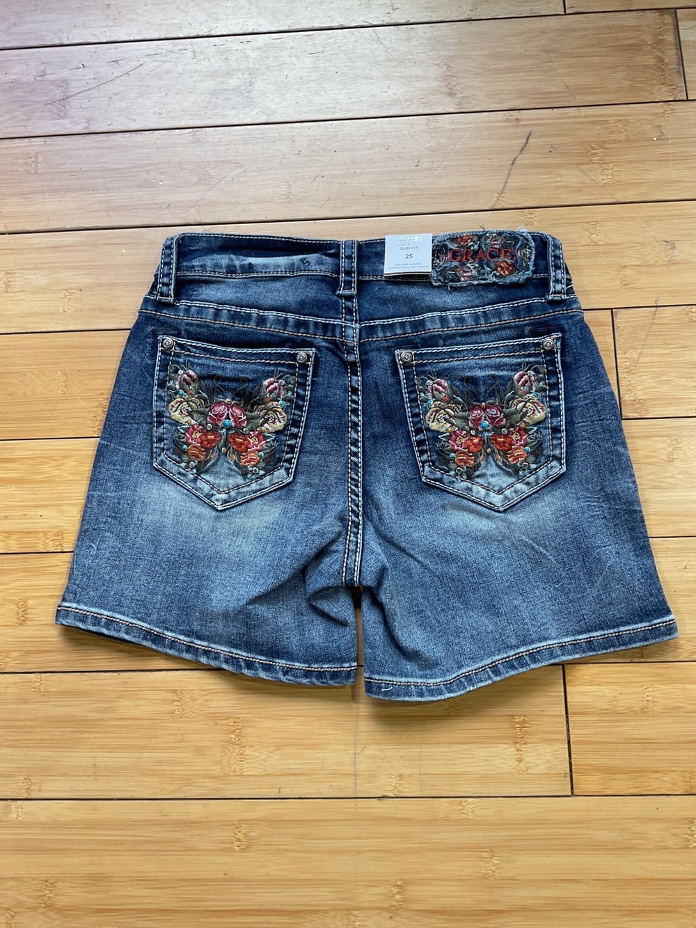 Grace Denim Stud and Butterfly Embroidered Short - Picture 5 of 6